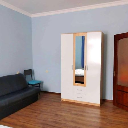 Apartment Near Sasundci Davit Metro Station Erivan Exterior foto