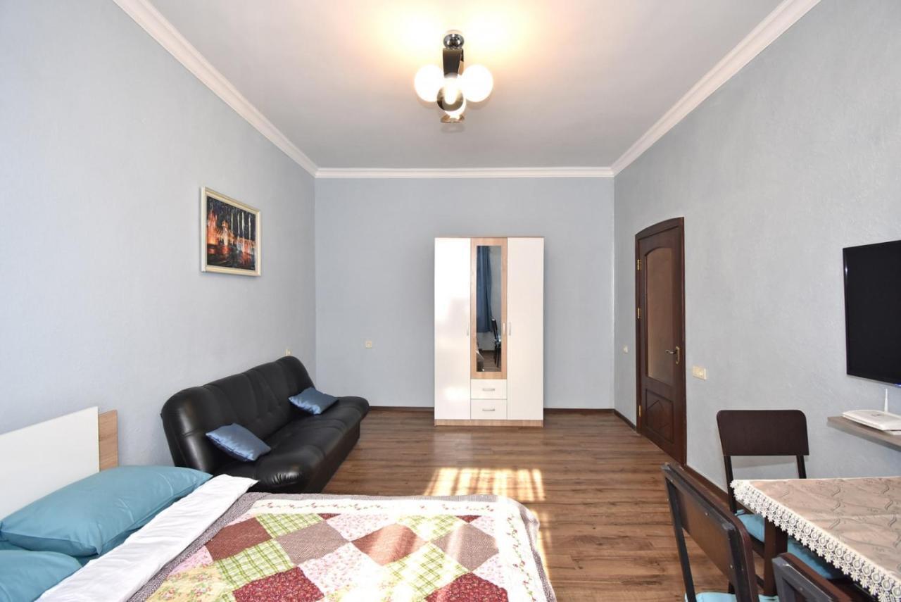 Apartment Near Sasundci Davit Metro Station Erivan Exterior foto